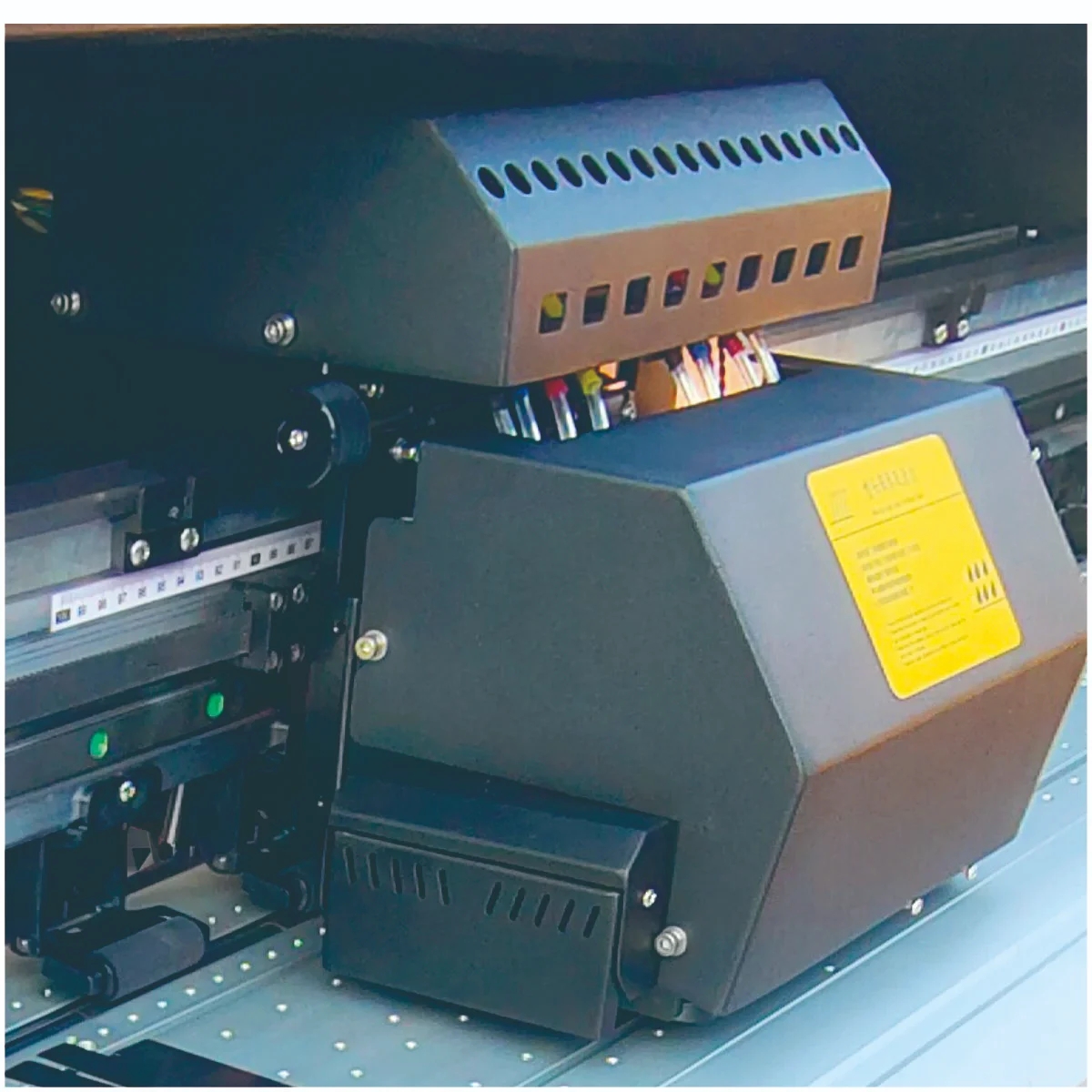 طابعة XL-1600TX I3200 برأسين أو ثلاثة رؤوس، داخلية وخارجية تعمل بالأشعة فوق البنفسجية